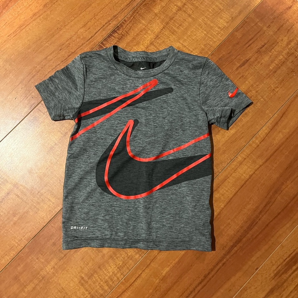 Nike short sleeve tshirt